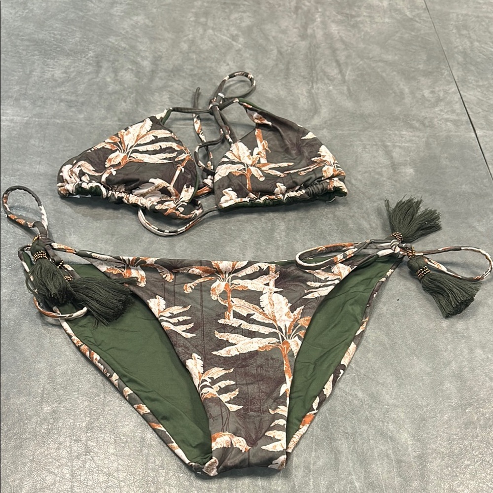 Cosita Linda green bikini with tress